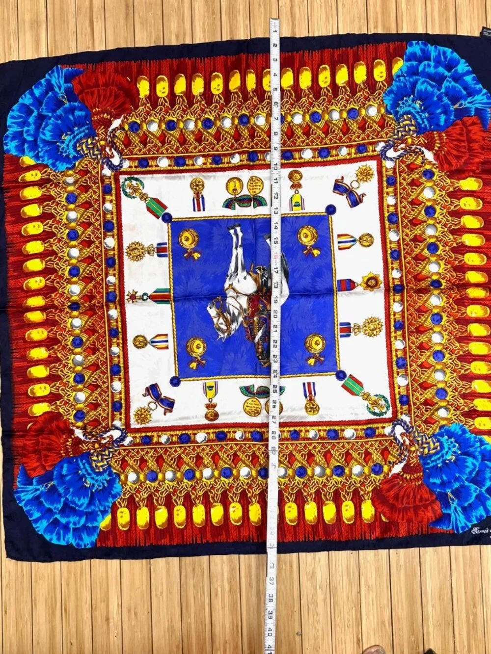 Les Carres du Louvre Paris  Silk Scarf 34"  French Louvre sit on horse ( 31) - Picture 9 of 11